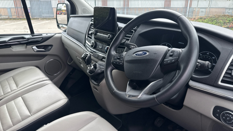 Ford Tourneo Custom Transit Custom Tourneo L2 Diesel Fwd 2.0 EcoBlue 150ps Low Roof 8 Seater Titanium